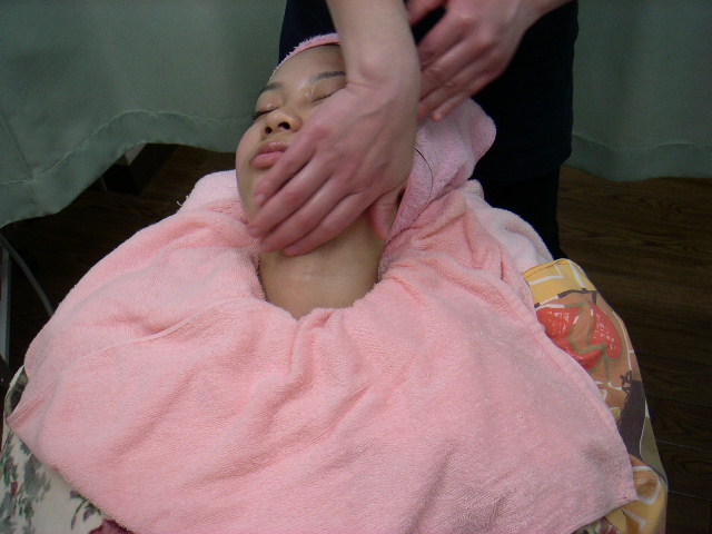 お顔のマッサージ