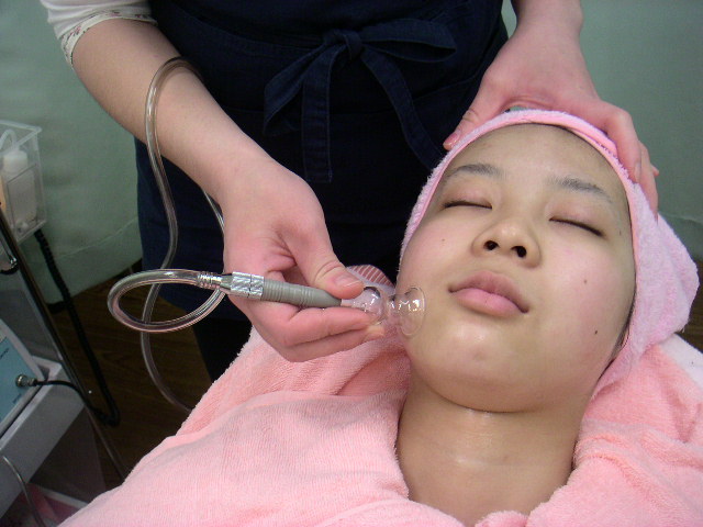 毛穴の汚れを吸引